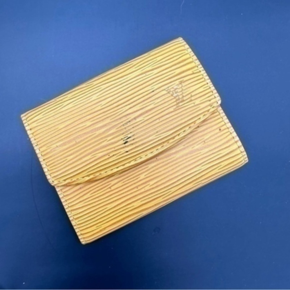 AUTHENTIC Louis Vuitton wallet. Credit card. ID holder. Yellow.